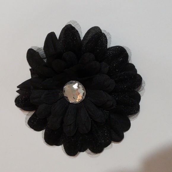 Silver Tone Chain Black Flower Fabric Brooch & Black Beads Crystal Necklace Set - Picture 8 of 9